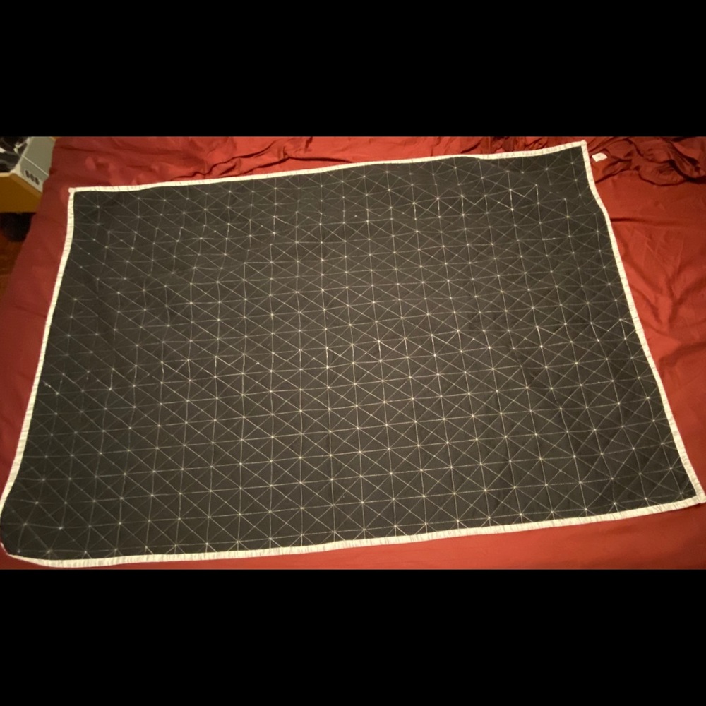Blk & Wht Quilt - Picture 7 of 7